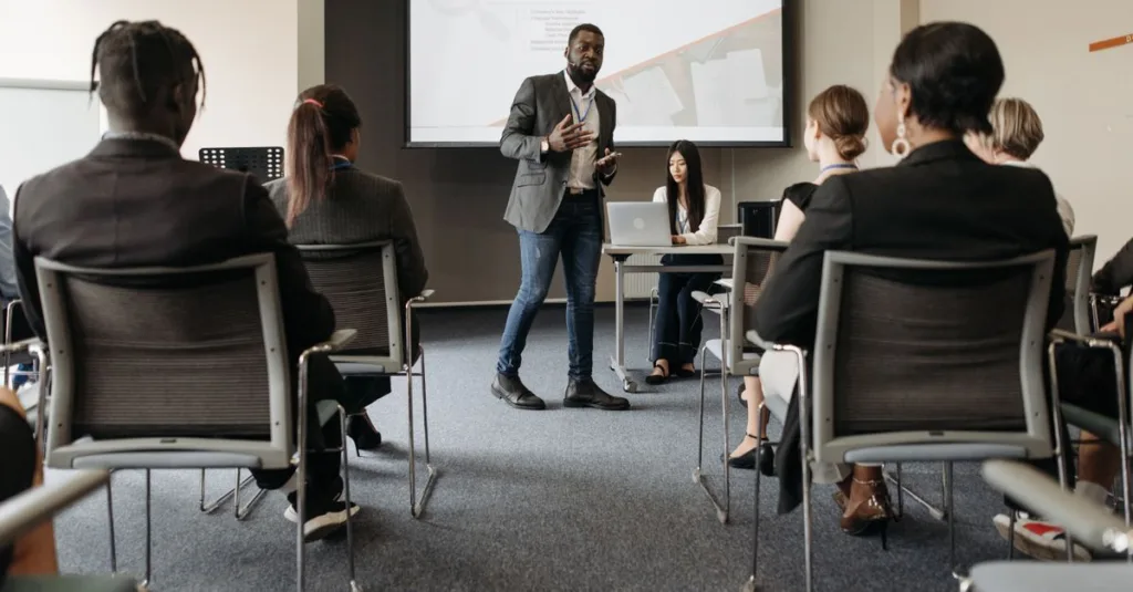 découvrez les formations pour réussir votre reconversion professionnelle, développer de nouvelles compétences et donner un nouvel élan à votre carrière.